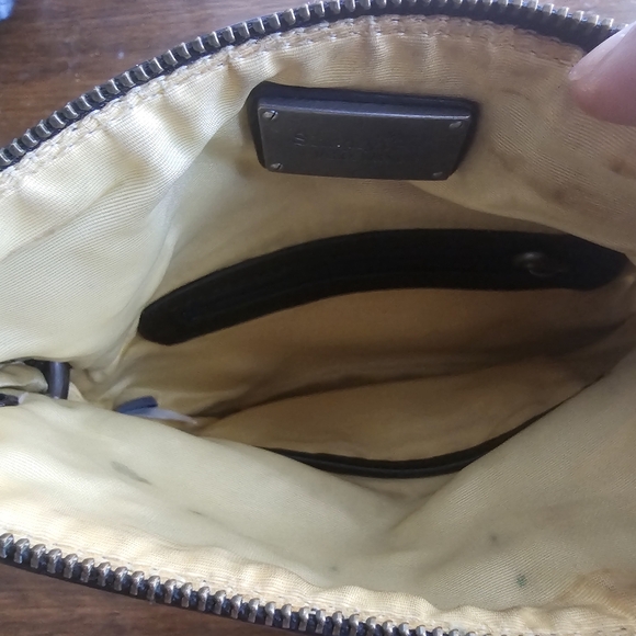 Black Simply Vera signature monogram magnetic closure fold clutch wristlet purse - Picture 4 of 12